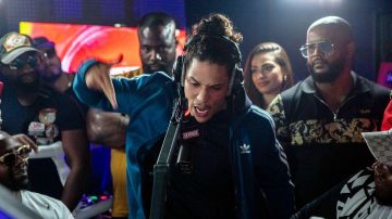 The adidas jacket in navy blue Bechenbauer scope by Apash (Hatik) in the series Endorsed (S01E01)