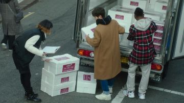 White Leather Sneak­ers worn by Kim To Ni (Chris Lyons) in Itaewon Class Season 1 Episode 9