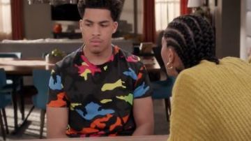 Camo Print T-shirt porté par Andre Johnson, Jr (Marcus Scribner), en black-ish Saison 6 Épisode 19