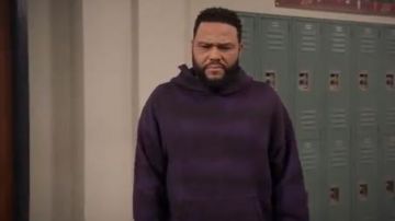 Violet Hoodie, portés par Andre "Dre' Johnson (Anthony Anderson), en black-ish Saison 6 Épisode 19