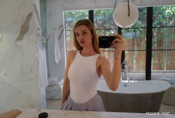 Zara Halter Body porté par Rosie Huntington-Whiteley Rose Inc la Distanciation Diaries 25 Mars 2020