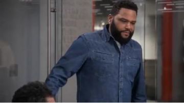 Chemise en jean porté par Andre "Dre' Johnson (Anthony Anderson), en black-ish Saison 6 Épisode 19