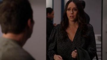 Top de lunares usado por Maddie Kendall (Jennifer Love Hewitt) en 9-1-1 Temporada 3 Episodio 12