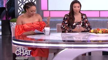 Asos Edition Off Shoulder Dress usado por Tamera Mowry en The Real (2013) 25 de marzo de 2020