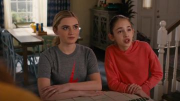 Bolt Boyfriend Tee worn by Taylor Otto (Meg Donnelly) in American Housewife Season 4 Episode 15
