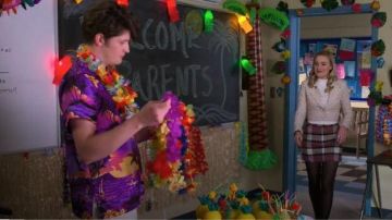 Mini falda a cuadros usada por Lainey Lewis (AJ Michalka) en Schooled Season 2 Eapisode 17