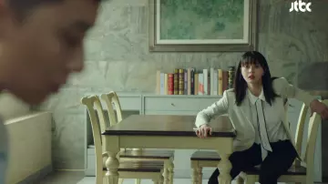 Wom­ens Tie Neck Hi Low Blouse worn by Oh Soo Ah (Kwon Nara) in Itaewon Class Episode 15