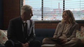 Plaid Blazer porté par Jack Sloane (Maria Bello) dans NCIS Saison 17 Episode 18