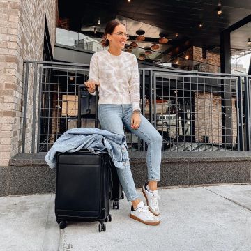 Ray-ban Eye­glasse of Lauren Roscopf on the Instagram account @aloprofile