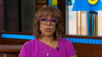ROLAND MOURET à l'Amarula hors-la-épaule robe portée par Gayle King sur CBS, Ce Matin, le 26 Mars 2020