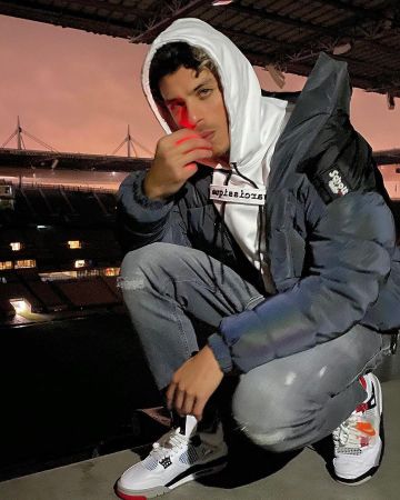 Sneakers Nike Jordan 4 Retro PRIME on his account Instagram @primetimefut