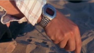 Hamilton PSR numérique quartz porté par Nathan Bryce (Rip Torn) dans L'Homme Qui est Tombé à Terre