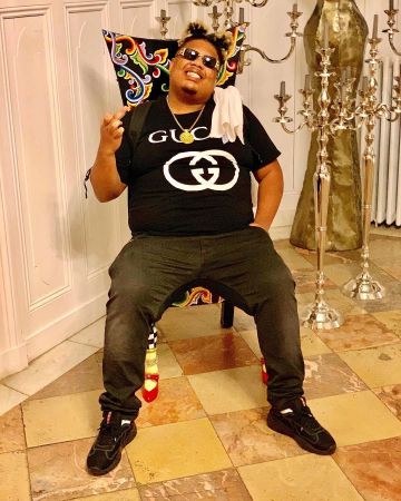 The t-shirt Gucci black Naza on his account Instagram @nazaofficiel