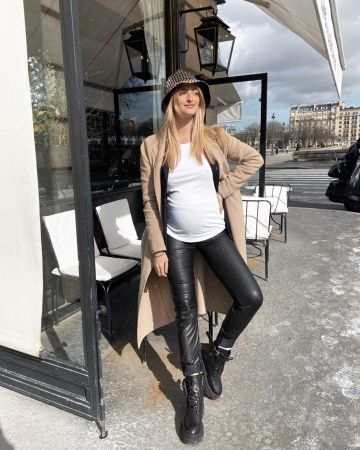 The black leather pants by Manon Laime on his account Instagram @manonlaime