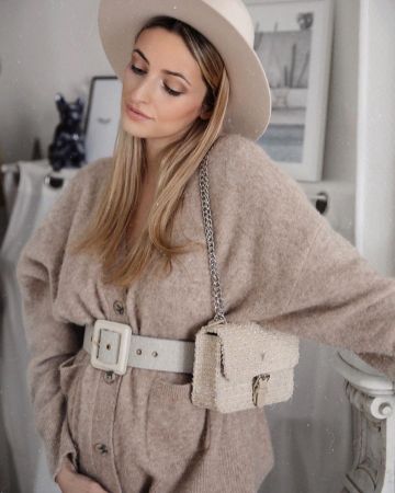 The vest wool beige Manon Laime on his account Instagram @manonlaime