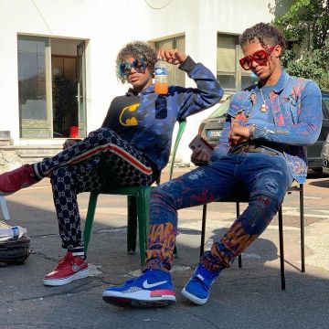 The blue spectacles worn by Luv Resval on his account Instagram @savagetoddy