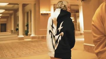 Black and white hoodie worn by Pouya in his Toe Tags music video with Boobie Lootaveli