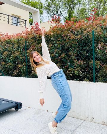 Los jeans azules con cuerda blanca de Maud en su cuenta de Instagram @maudinettte