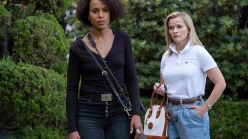 Dooney & Bourke White Bag worn by Elena Richardson (Reese Witherspoon) in Little Fires Everywhere (Season 1)