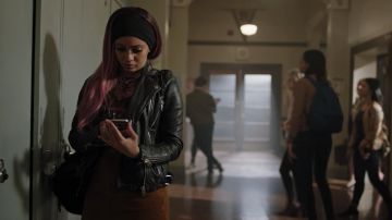 L'Élégant Kitty Collier porté par Toni Topaze (Vanessa Morgan) à Riverdale (S04E15)