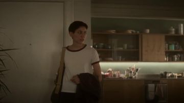 Manches courtes Ringer Tee porté par Lily Chan (Sonoya Mizuno) dans Devs Saison 1 Épisode 1