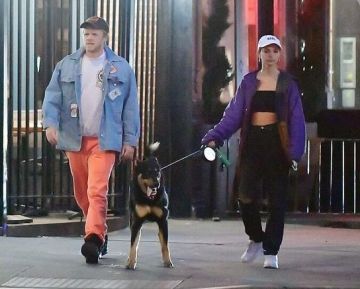 Inamorata Rivington Crop Top porté par Emily Ratajkowski la Ville de New York le 27 Mars 2020