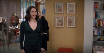Manches longues Wrap Pull porté par Cara Bloom (Violet Beane) en Dieu demande d'ami Me Saison 2 Épisode 18