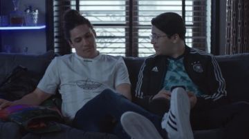 The Adidas t-shirt worn by Apash / Clement (Hatik) in the series Endorsed (Season 1)