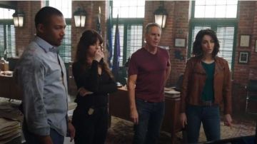 Blue Skinny Jeans usados por Hannah Khoury (Necar Zadegan) en NCIS: New Orleans Temporada 6 Episodio 18
