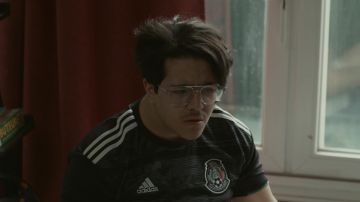 The football shirt black adidas Mexico 2019 driven by Brahim (Brahim Bouhlel) in the series Endorsed (Season 1 Episode 5)