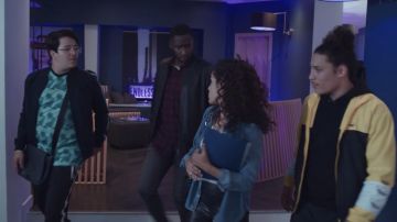 The tracksuit jacket Adidas yellow black-and-white range by Clement (Hatik) in the series Endorsed (S01E10)