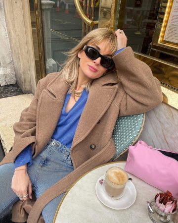 Suéter de Naaomi en la cuenta de Instagram @naaomiross