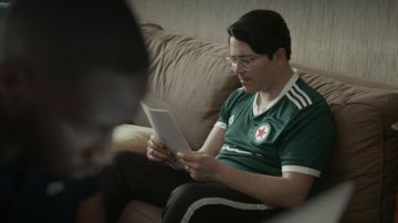 The green jersey Adidas Red Star worn by Brahim (Brahim Bouhlel) in Validated (S01E07)