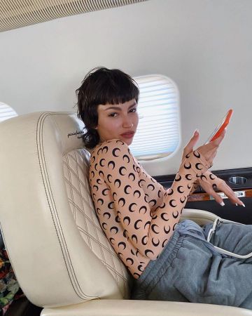 The top printed Navy Emissions by Úrsula Corberó on his account Instagram @ursulolita