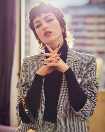 El blazer a cuadros que lució Úrsula Corberó en su cuenta de Instagram @ursulolita
