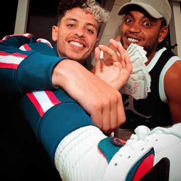 The tracksuit top blue stripes Nike worn by Premium on his account Instagram @primetimefut 