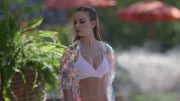 The bathing suit white Carla (Ester Expósito) in Elite (S03E06)