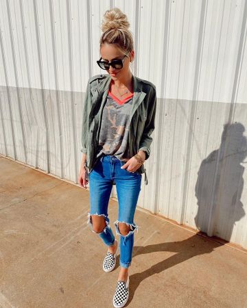 Vans Slip-On Sneak­er of Taylor Cassidy on the Instagram account @littleblondebook