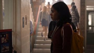 Velours Veste Recadrée porté par Addy Hanlon (Herizen Guardiola) à Oser Me Saison 1 Episode 9