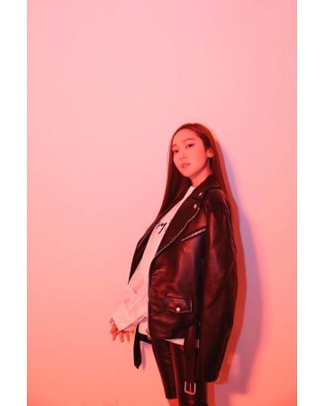 Black Leather Bow Belt Jack­et of Jessica Jung on the Instagram account @jessica.syj