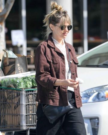 Oliver Peoples x la Ligne Après Minuit, les Lunettes de soleil portées par Elizabeth Olsen Erewhon 30 Mars 2020