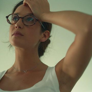 The V neck collar Louis Vuitton de María Pedraza on his account Instagram @mariapedraza_