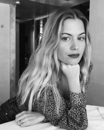 The blouse worn by Parysatis on her account Instagram @parysatis