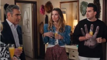 Front Knot Top worn by Alexis Rose (Annie Murphy) in Schitt's Creek Season 6 Episode 13