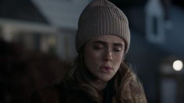 Knit­ted Hat worn by Michaela Stone (Melissa Roxburgh) in Manifest Season 2 Episode 13