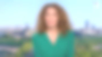 The blouse in green by Marie-Sophie Lacarrau in Newspaper 13 hours on France 2