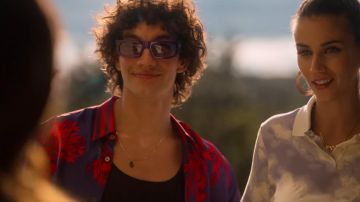 The shirt flowery Roberto Cavalli by Valerio (Jorge López) in Elite (S03E02)