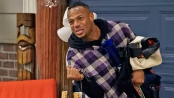 Violette a carreaux shirt porté par Marlon Wayne (Marlon Wayans) comme on le voit dans Marlon Série TV