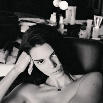 The collar of Kendall Jenner on his account Instagram @kendalljenner