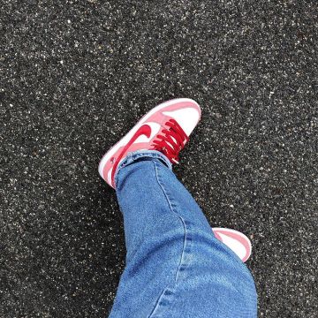 The pair of Nike pink worn by Vinceeh on his account Instagram @vinceeh_